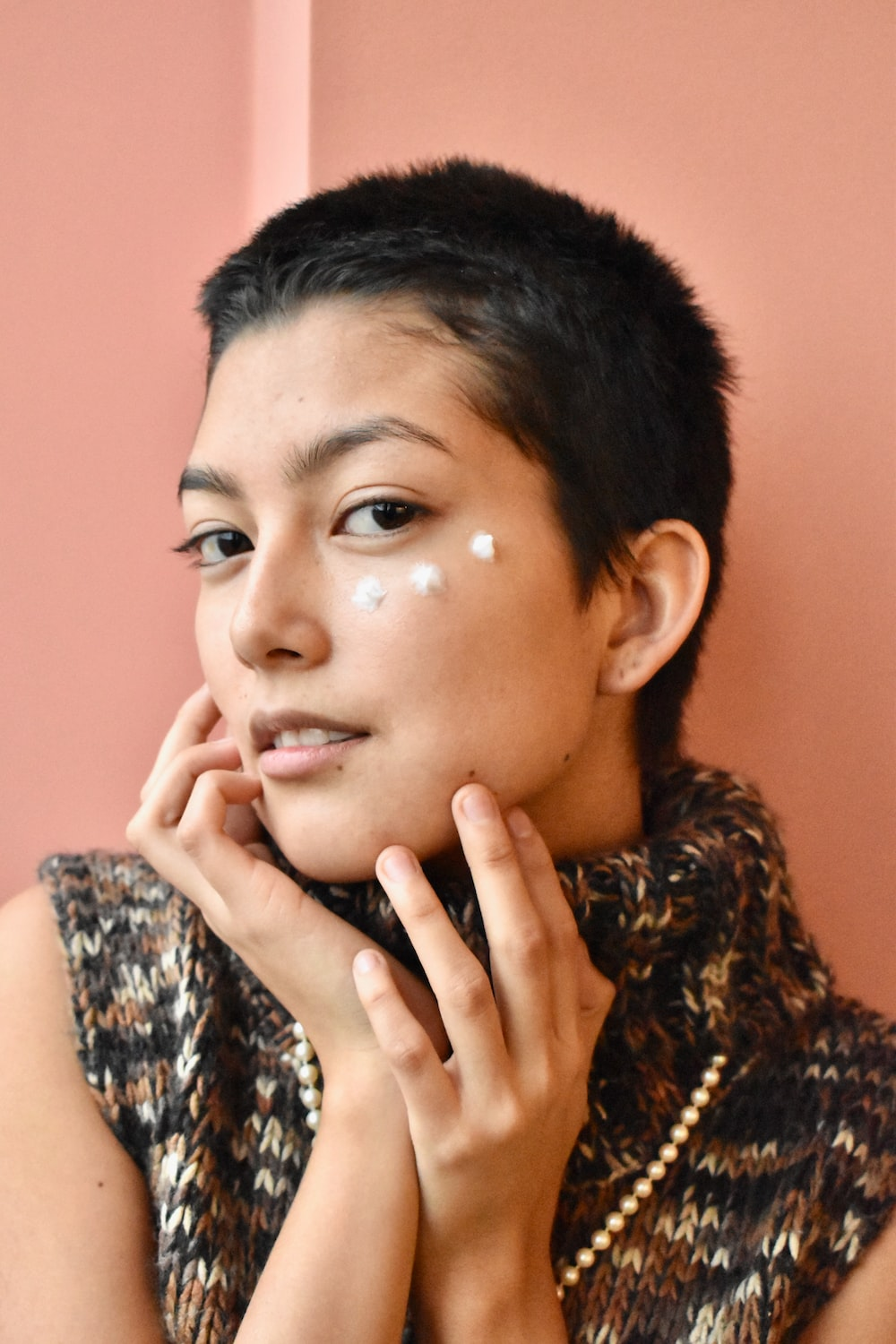 Your Ultimate Guide to Skin Anti-Aging 2 A woman using skincare products.