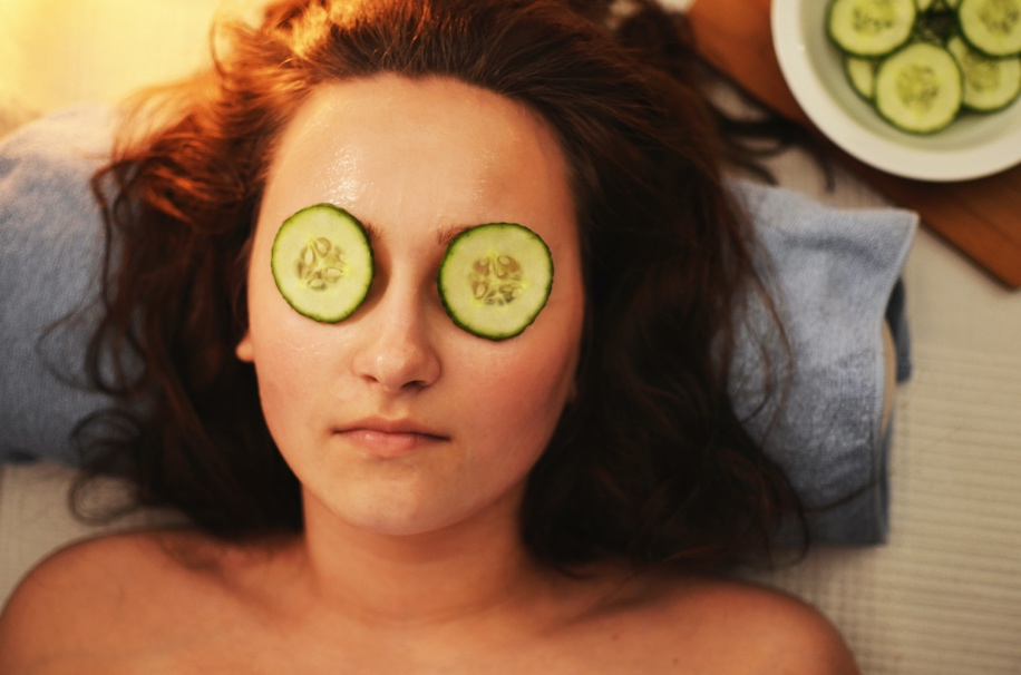 Here are model-approved ways to brighten and hydrate dull skin naturally