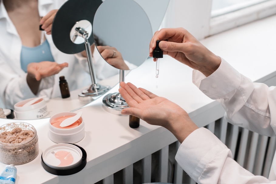 The Top Skincare Trends of 2023 That Will Prepare Your Skin for the Summer 4 Skincare serums with vitamin c
